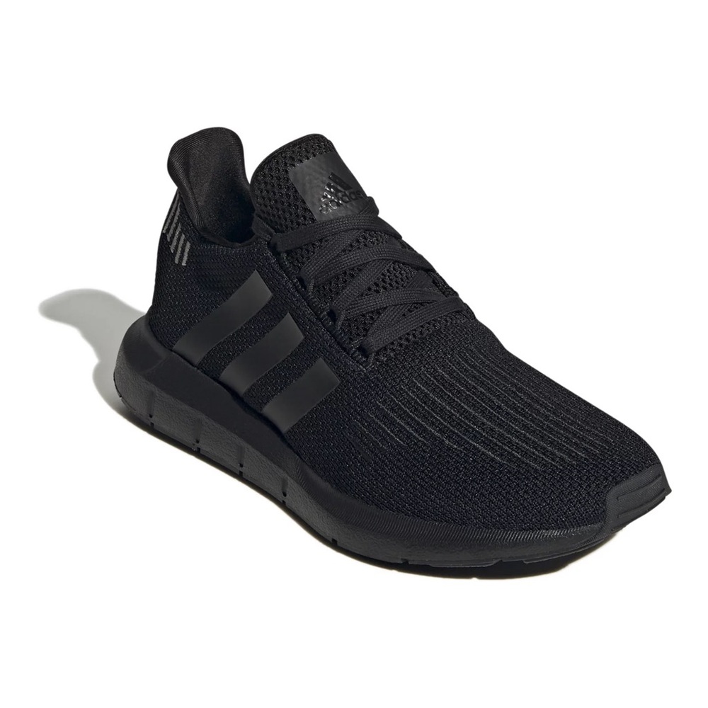 adidas swift run women’s black sneaker size 8 like new